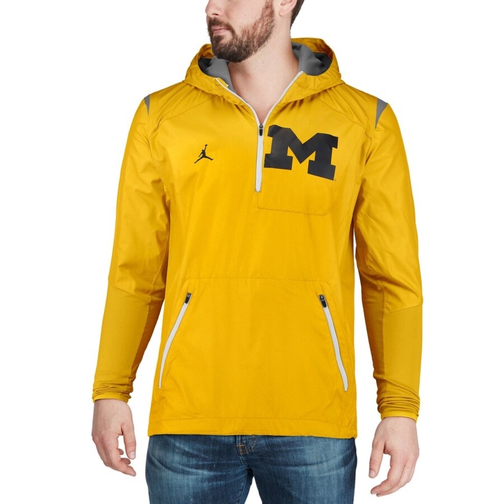 Jordan Windbreaker in Yellow and Black